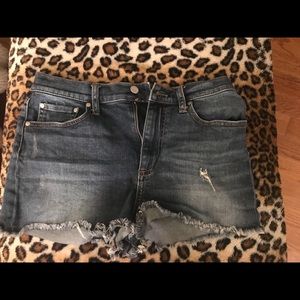 Victoria’s Secret Pink distressed shorts, size 6.